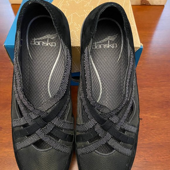 Dansko "Hilde Suede" casual shoes -- Size 39 -- $40 - Picture 12 of 15